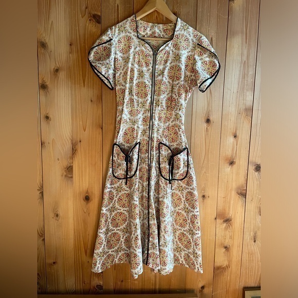 Vintage 1940's Zip front Dress - Picture 1 of 8